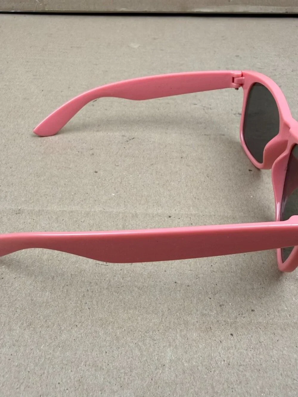 Pink Sunglasses With Bow Detail - Scratch Damage